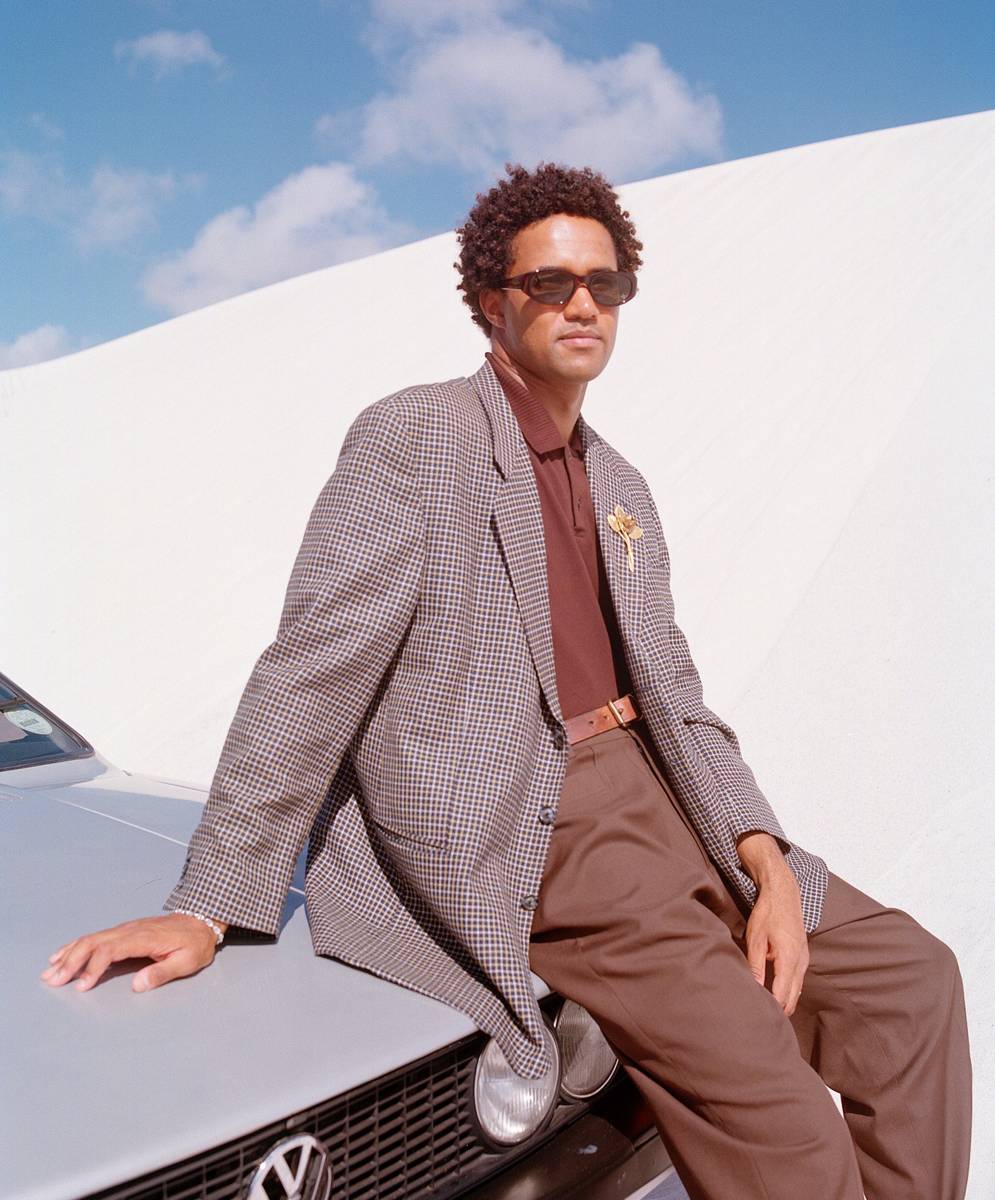 SLEEK ’90s STYLE 